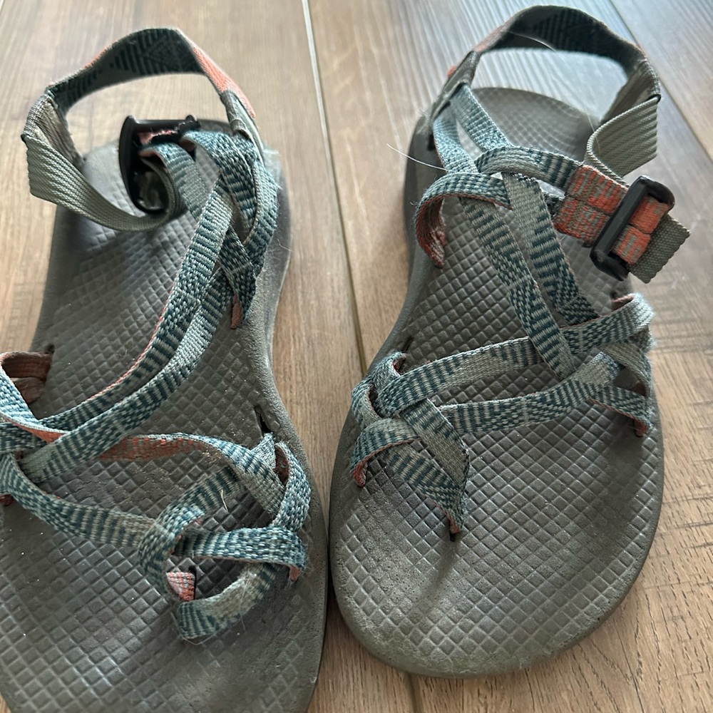 Teva women’s size 8! Light blue and coral colored. In great shape!